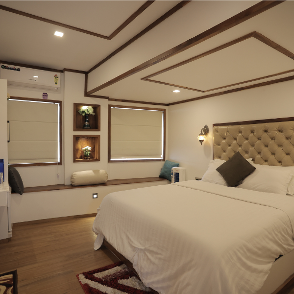 Luxury Boathouse in Alleppey | Royal Rivers Luxury Cruise